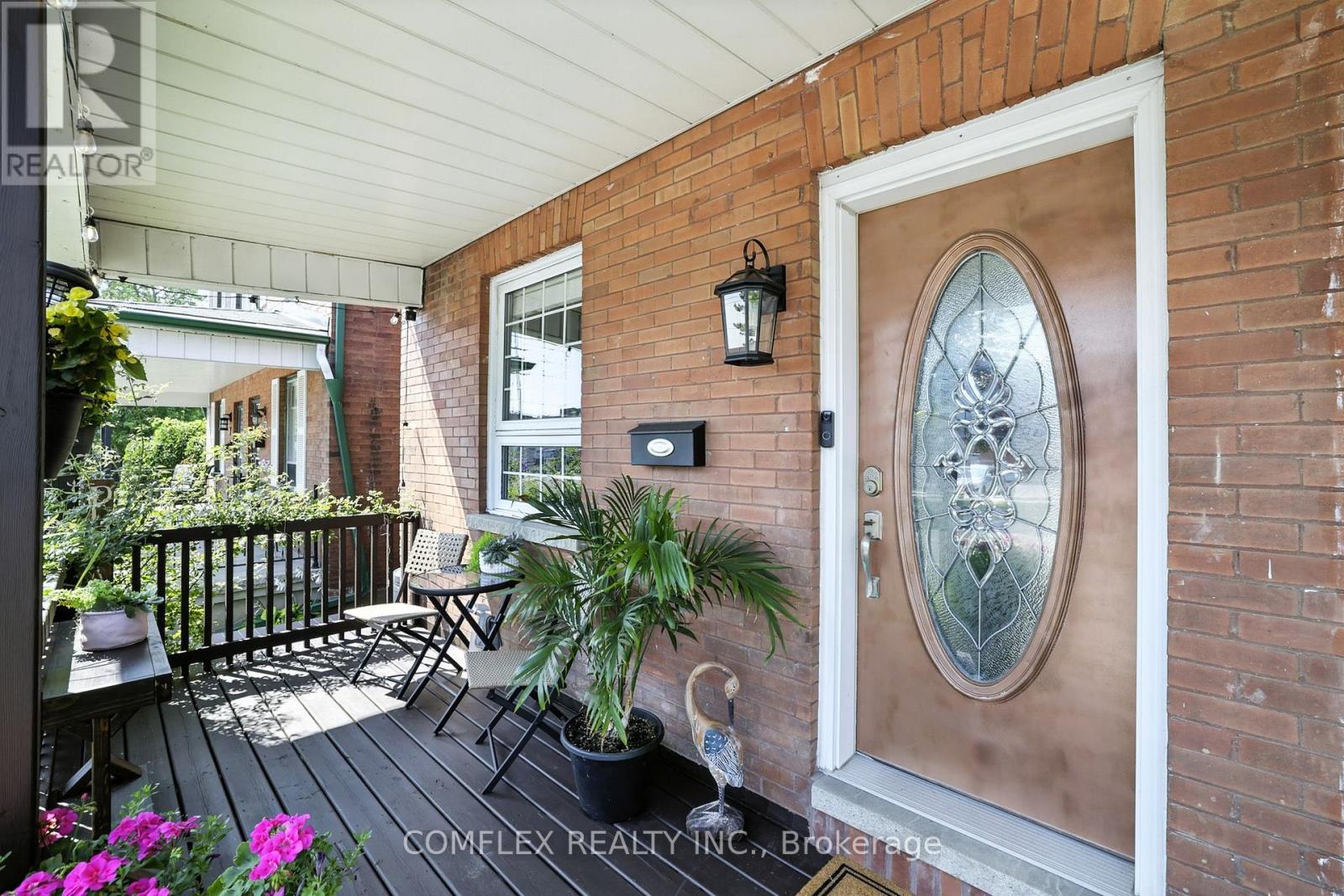 Property at 28 LIBERTY STREET S image 3