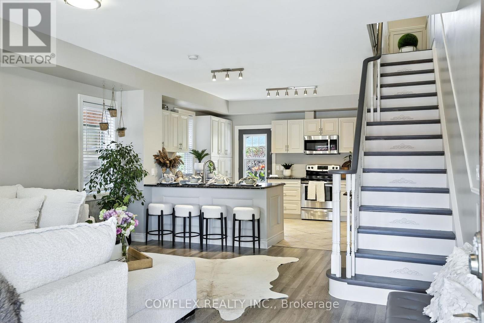 Property at 28 LIBERTY STREET S image 4