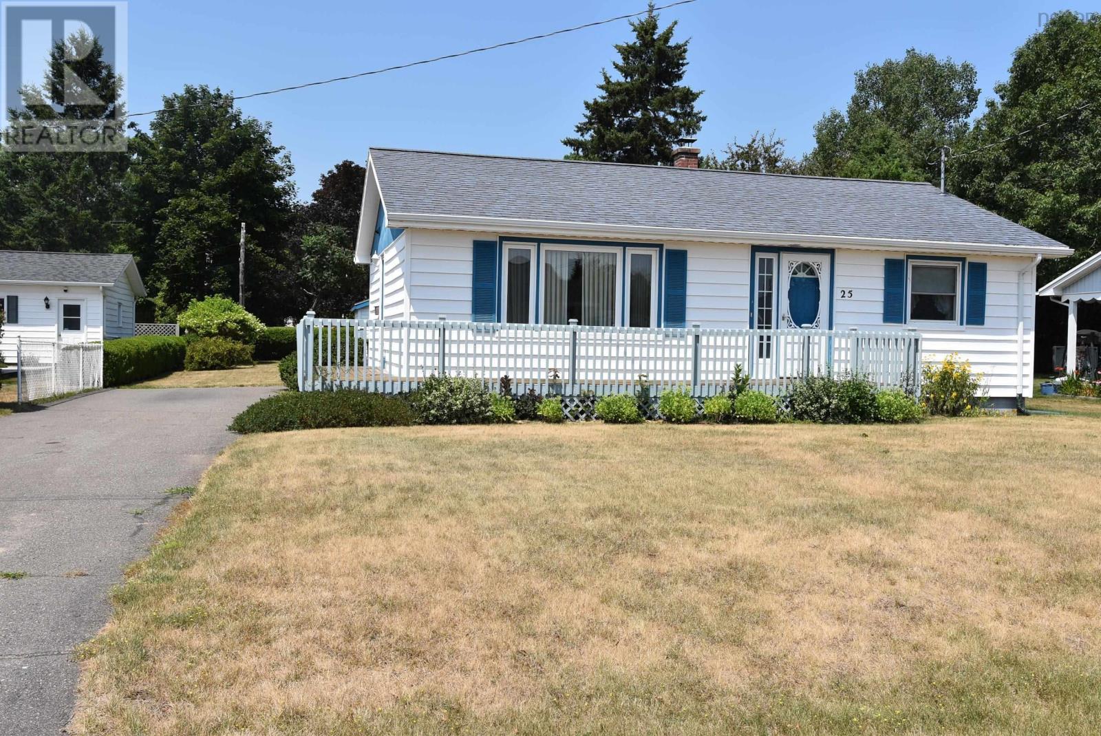 25 Acadia Street, Middleton, Nova Scotia  B0S 1P0 - Photo 3 - 202519405