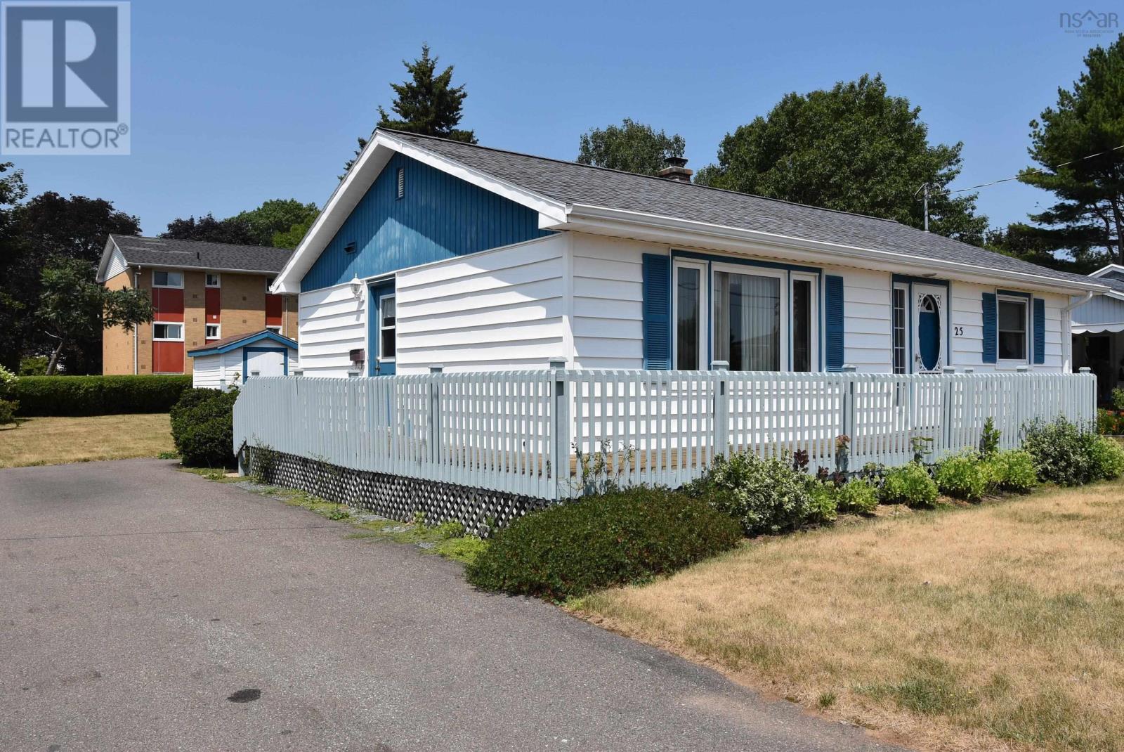 25 Acadia Street, Middleton, Nova Scotia  B0S 1P0 - Photo 2 - 202519405