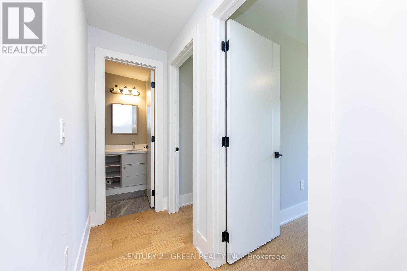 20 Sunset Beach Road, Richmond Hill, Ontario  L0E 1N0 - Photo 22 - N12343239