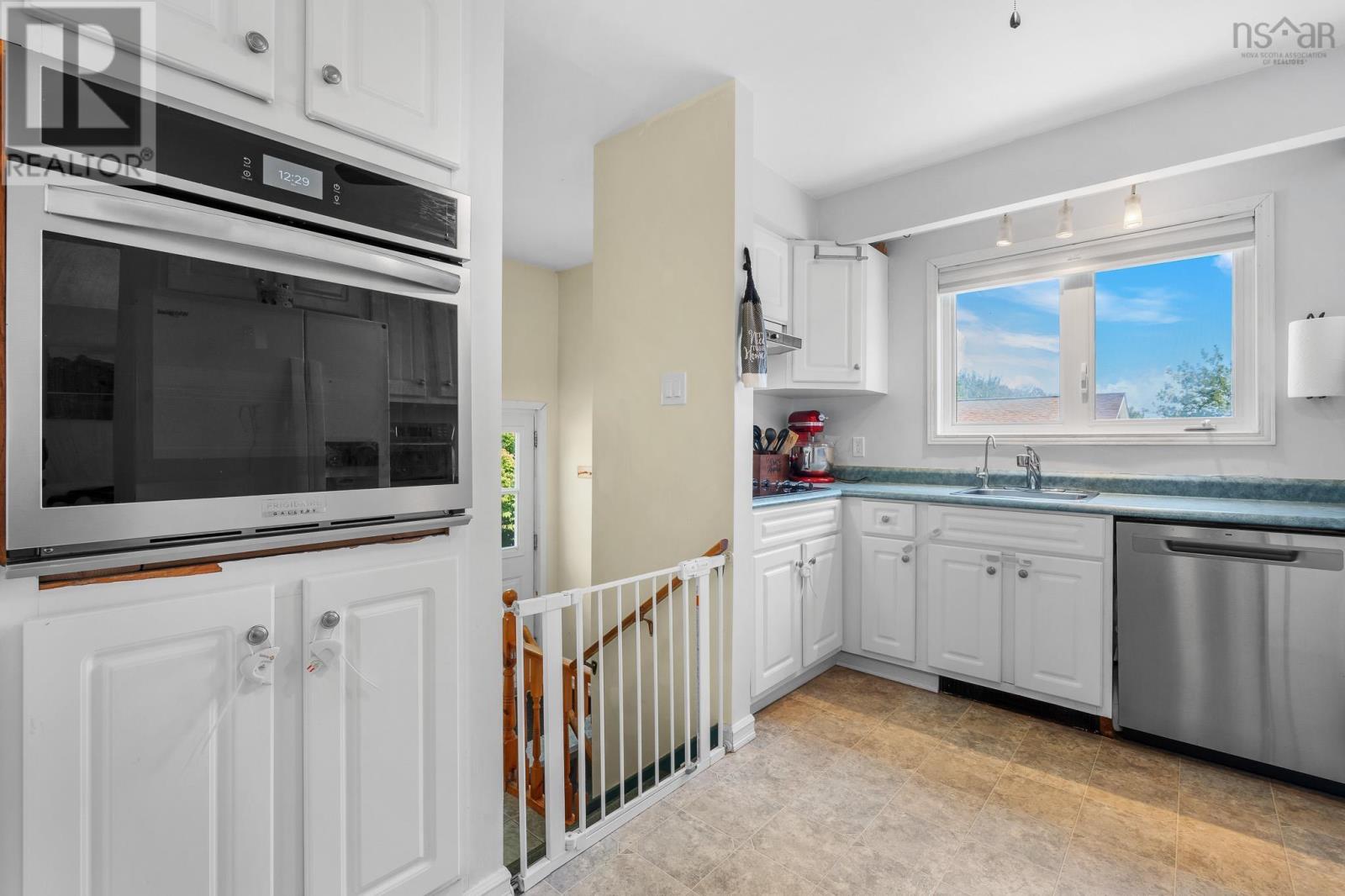 Property at 71 Cedar Crescent image 3