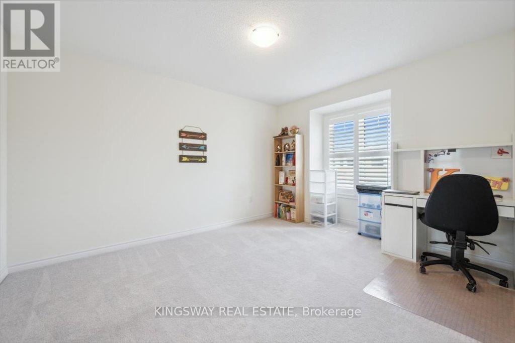 688 Kennedy Circle W, Milton (Cb Cobban), Ontario  L9E 1R5 - Photo 19 - W12343585