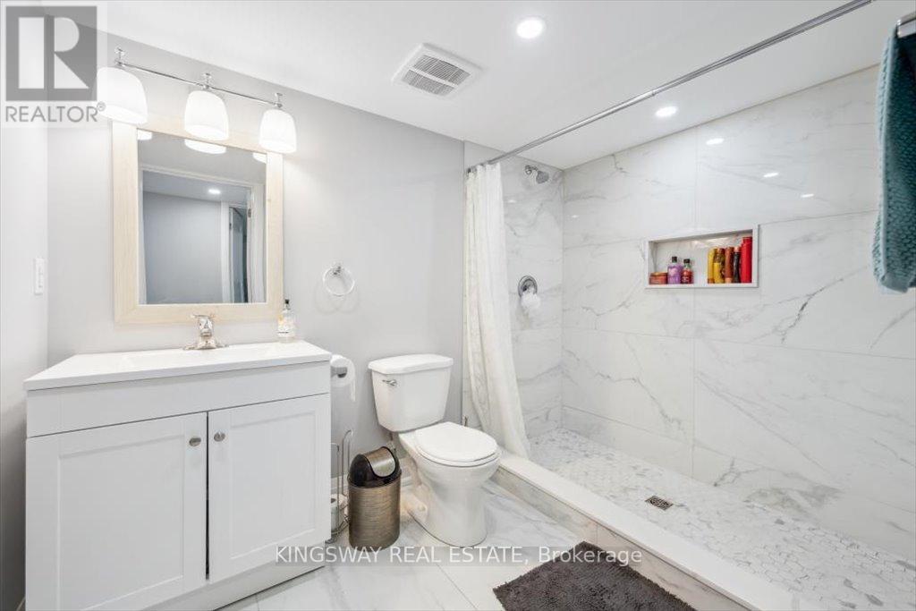 688 Kennedy Circle W, Milton (Cb Cobban), Ontario  L9E 1R5 - Photo 25 - W12343585