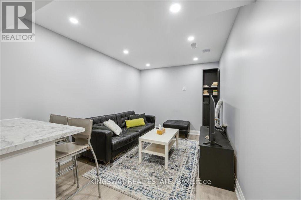 688 Kennedy Circle W, Milton (Cb Cobban), Ontario  L9E 1R5 - Photo 30 - W12343585