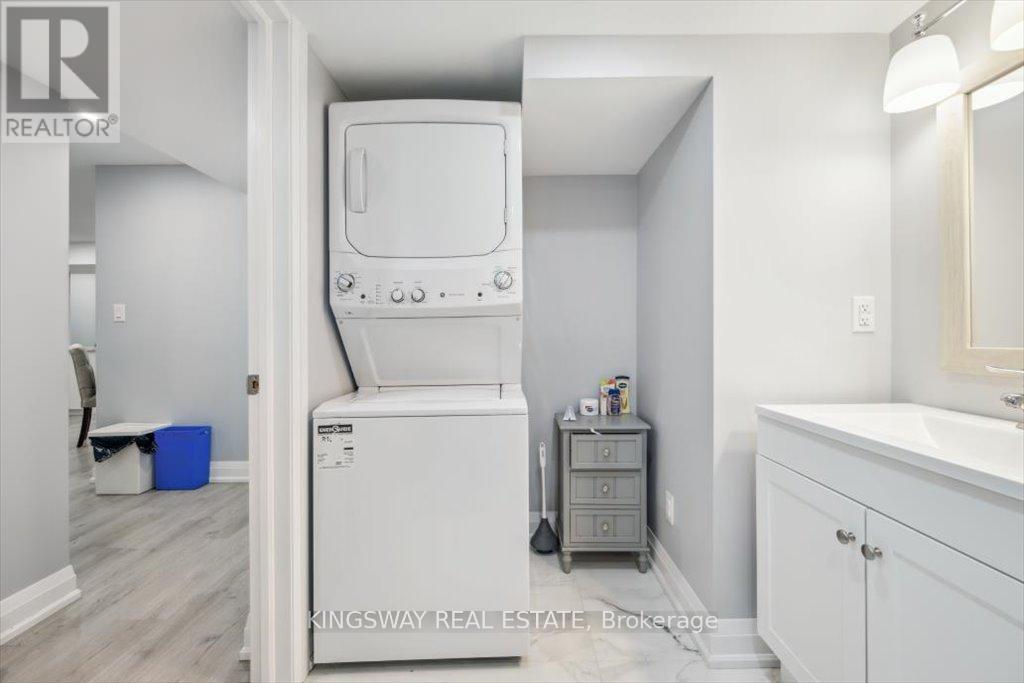 688 Kennedy Circle W, Milton (Cb Cobban), Ontario  L9E 1R5 - Photo 34 - W12343585