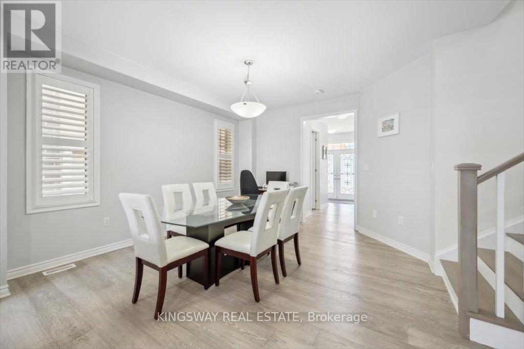 Property at 688 KENNEDY CIRCLE W image 5