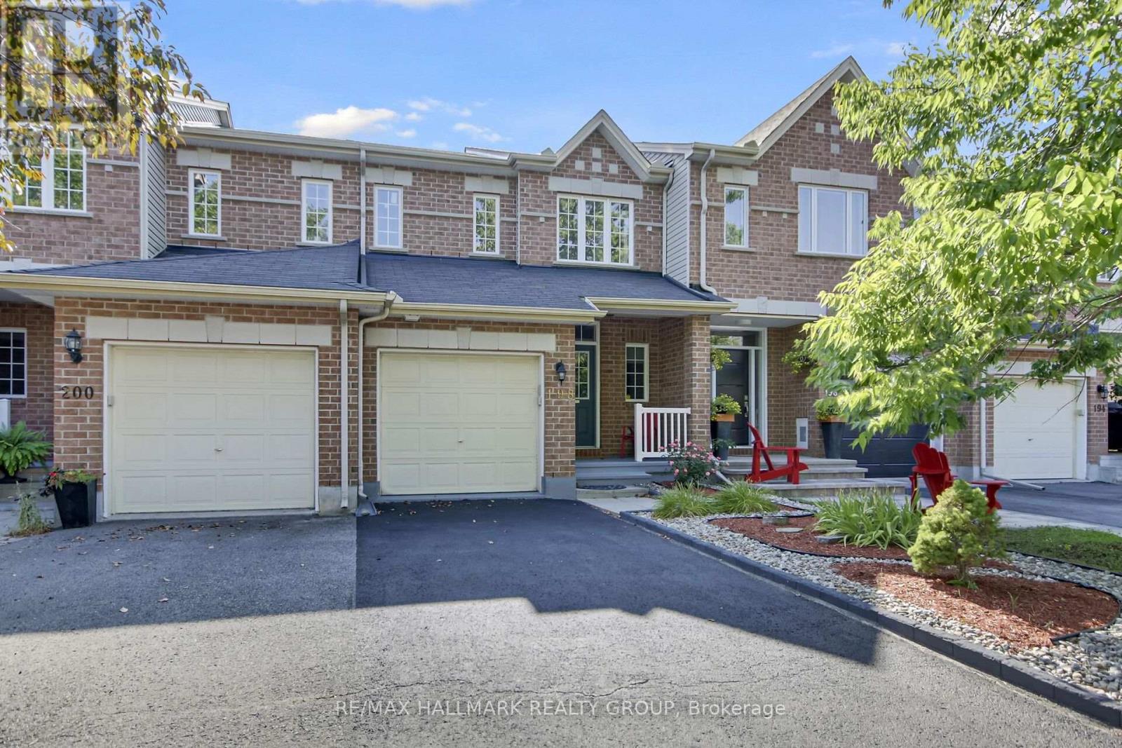 198 TANDALEE CRESCENT, Ottawa, Ontario