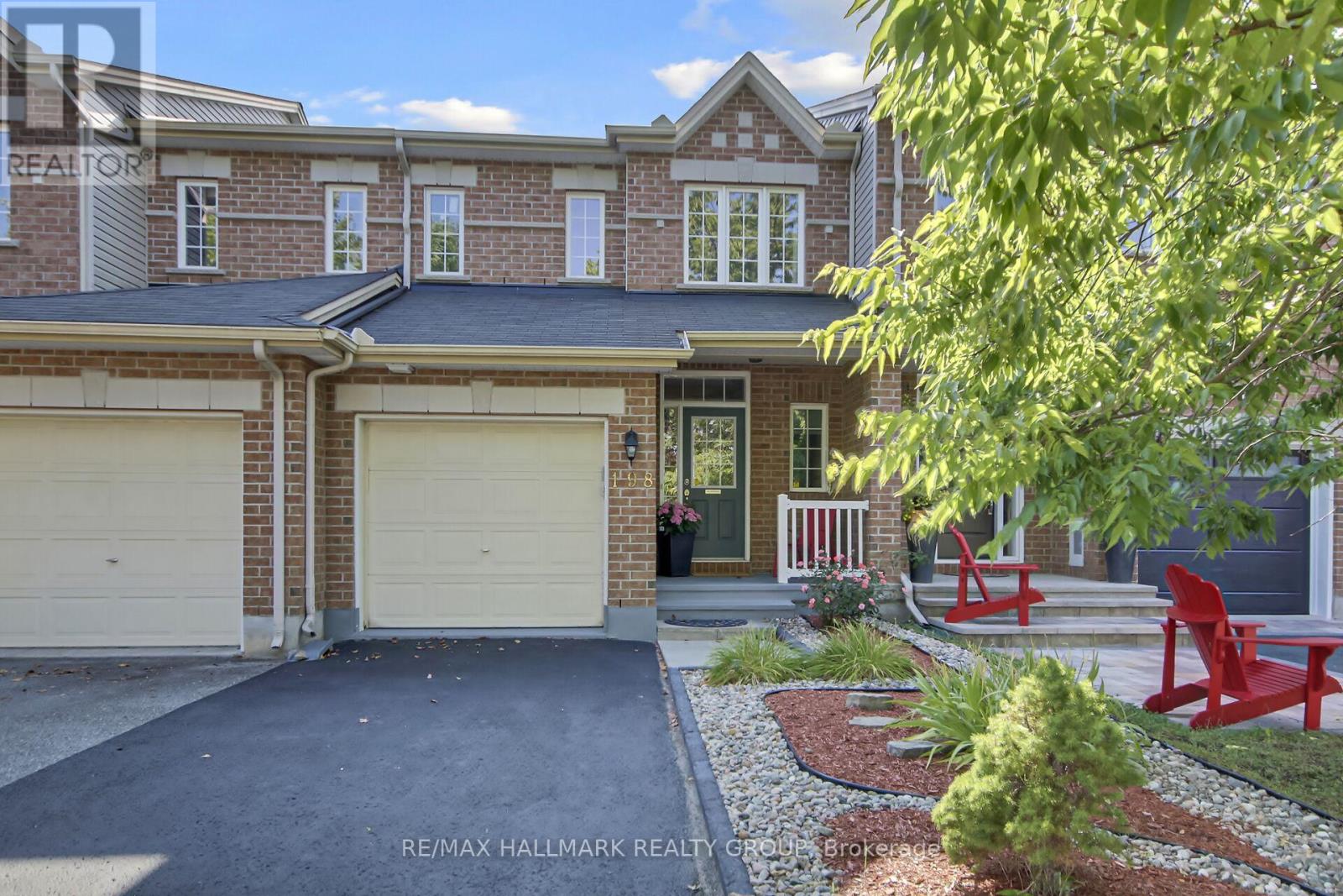 198 Tandalee Crescent, Ottawa, Ontario  K2M 0A2 - Photo 2 - X12343649