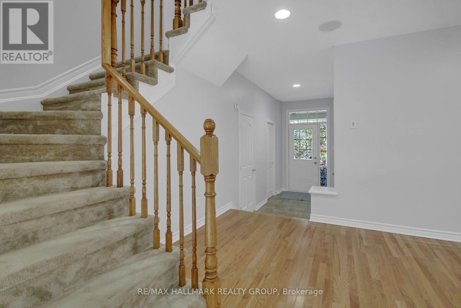 198 Tandalee Crescent, Ottawa, Ontario  K2M 0A2 - Photo 4 - X12343649