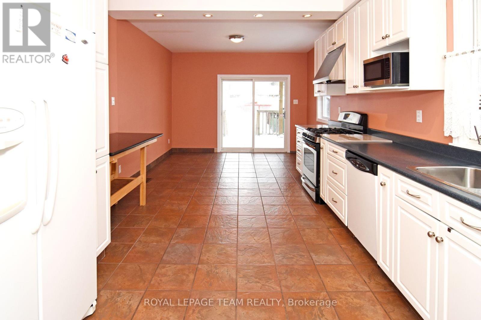 235 Cambridge Street N, Ottawa, Ontario  K1R 7B5 - Photo 14 - X12343715