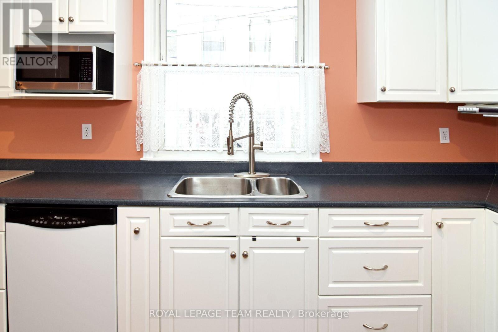 235 Cambridge Street N, Ottawa, Ontario  K1R 7B5 - Photo 15 - X12343715
