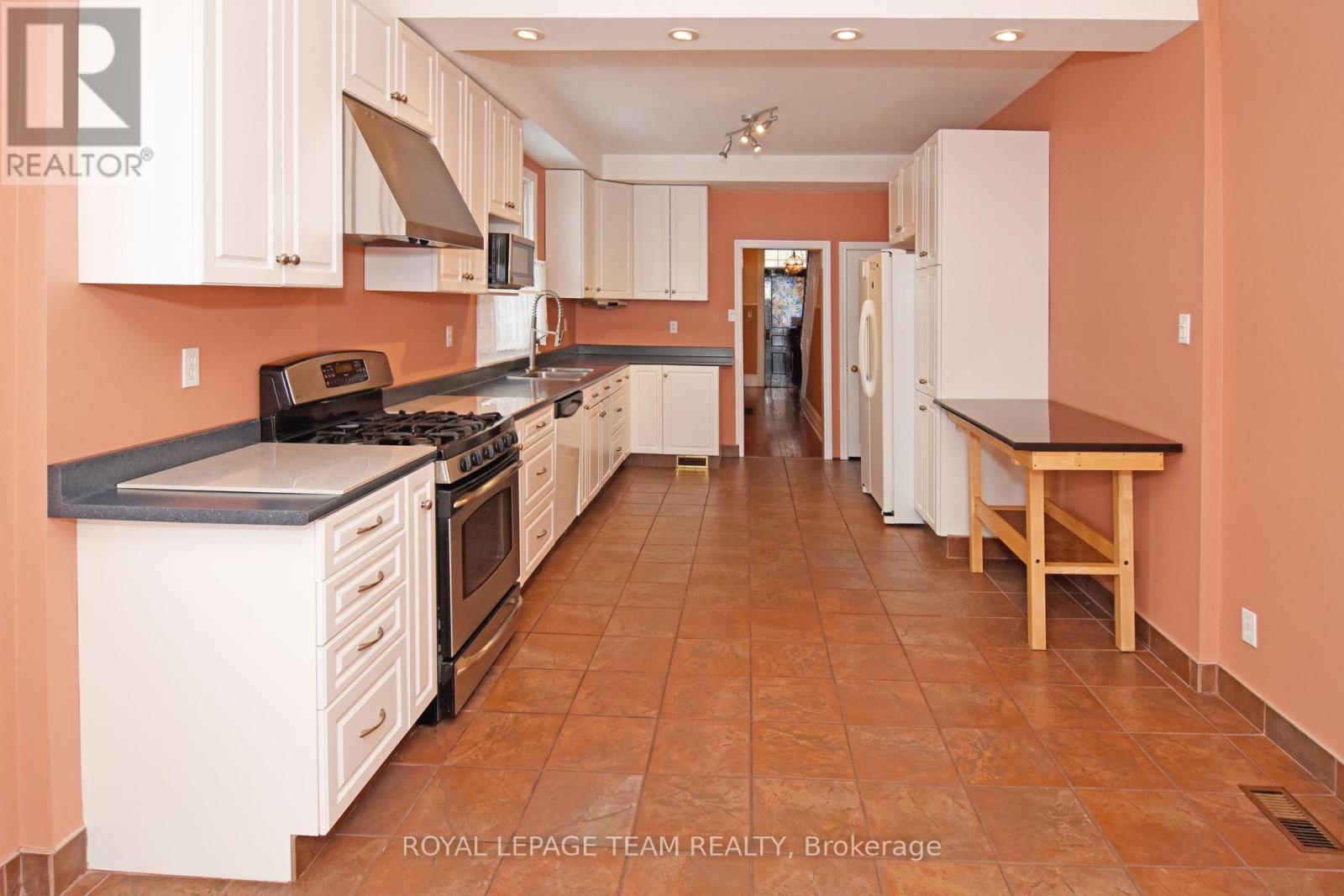 235 Cambridge Street N, Ottawa, Ontario  K1R 7B5 - Photo 17 - X12343715