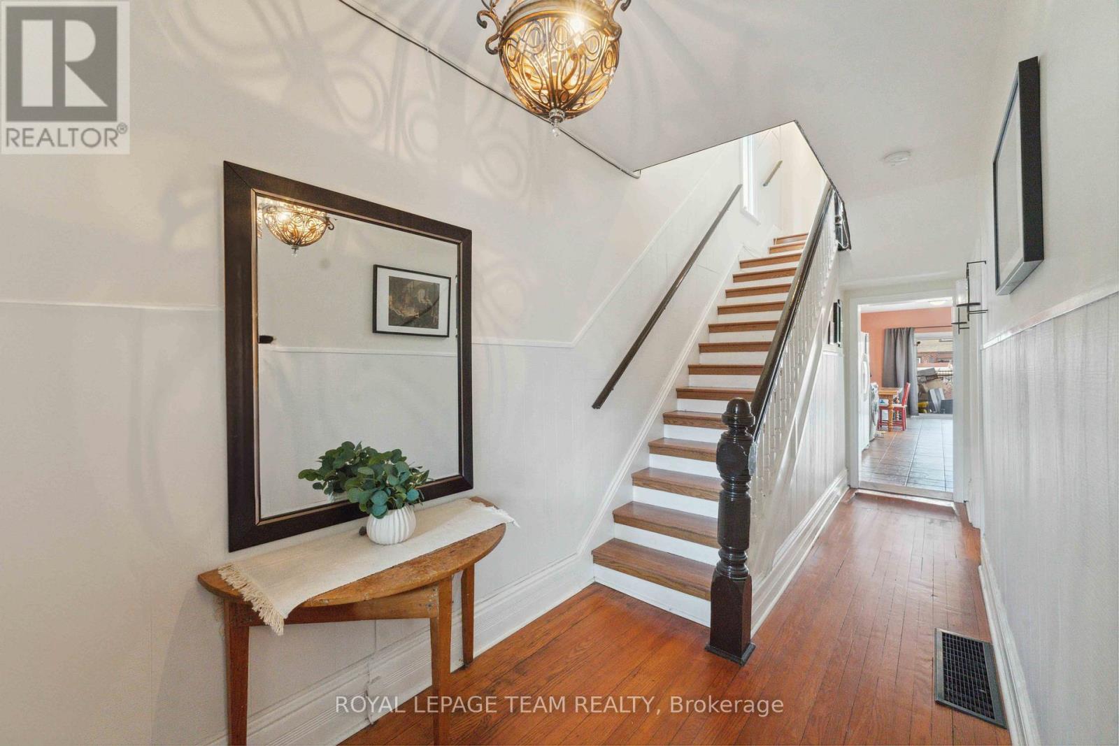235 Cambridge Street N, Ottawa, Ontario  K1R 7B5 - Photo 3 - X12343715