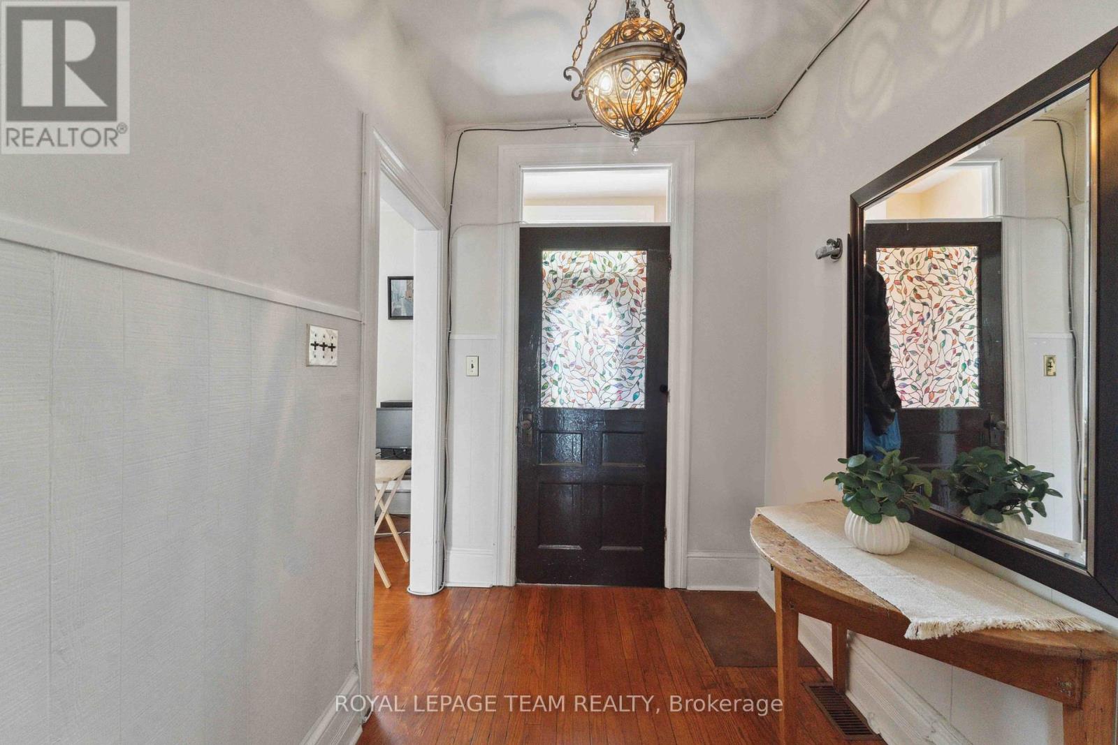 235 Cambridge Street N, Ottawa, Ontario  K1R 7B5 - Photo 4 - X12343715