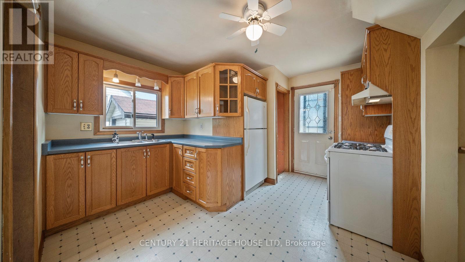 Property at 383 MARLBOROUGH STREET image 3