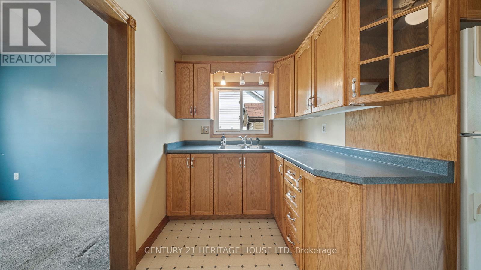 Property at 383 MARLBOROUGH STREET image 5