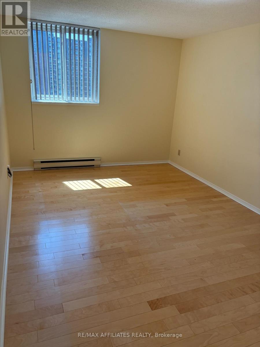811 - 1705 Playfair Drive, Ottawa, Ontario  K1H 8P6 - Photo 15 - X12343606