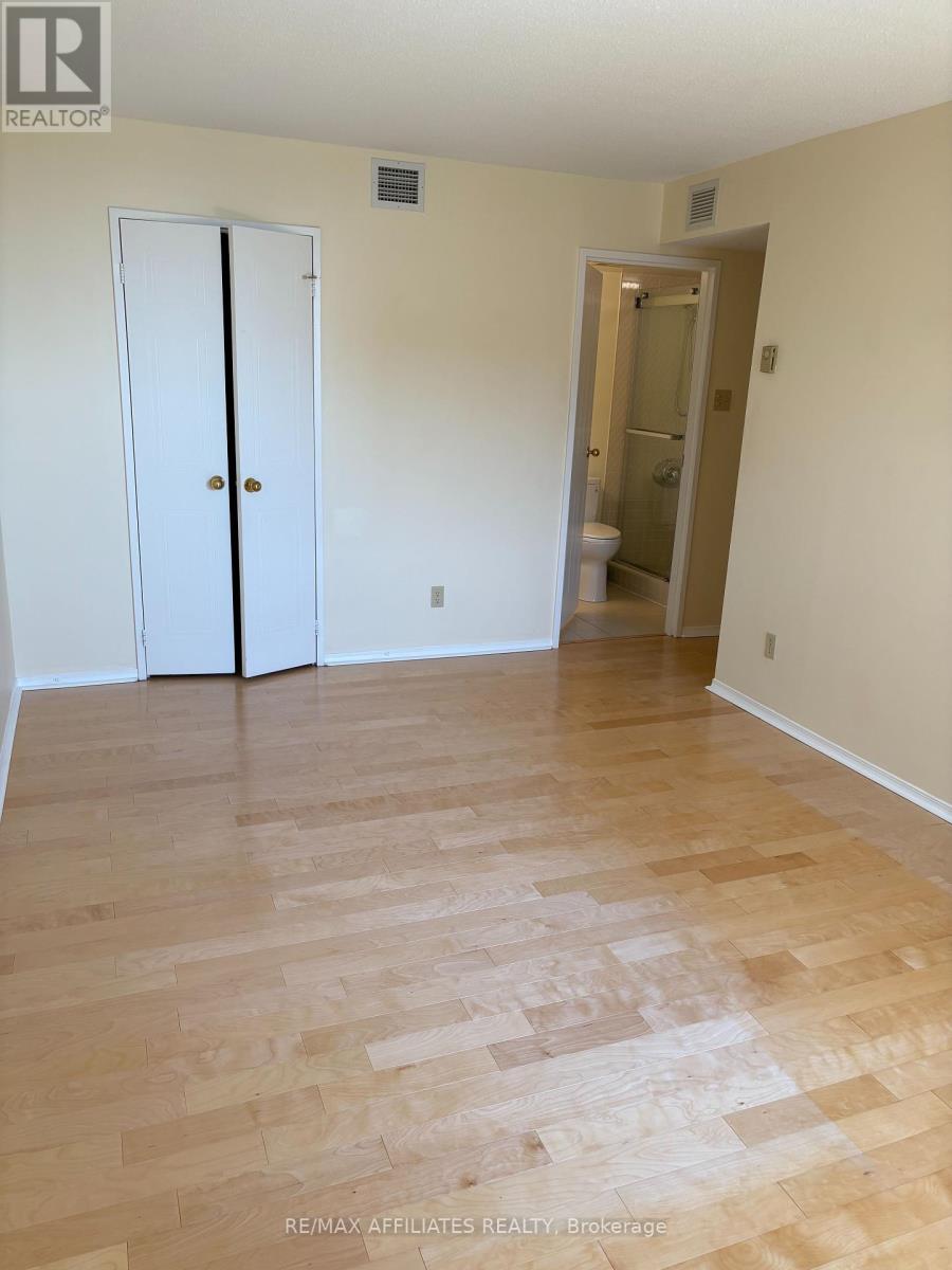 811 - 1705 Playfair Drive, Ottawa, Ontario  K1H 8P6 - Photo 16 - X12343606