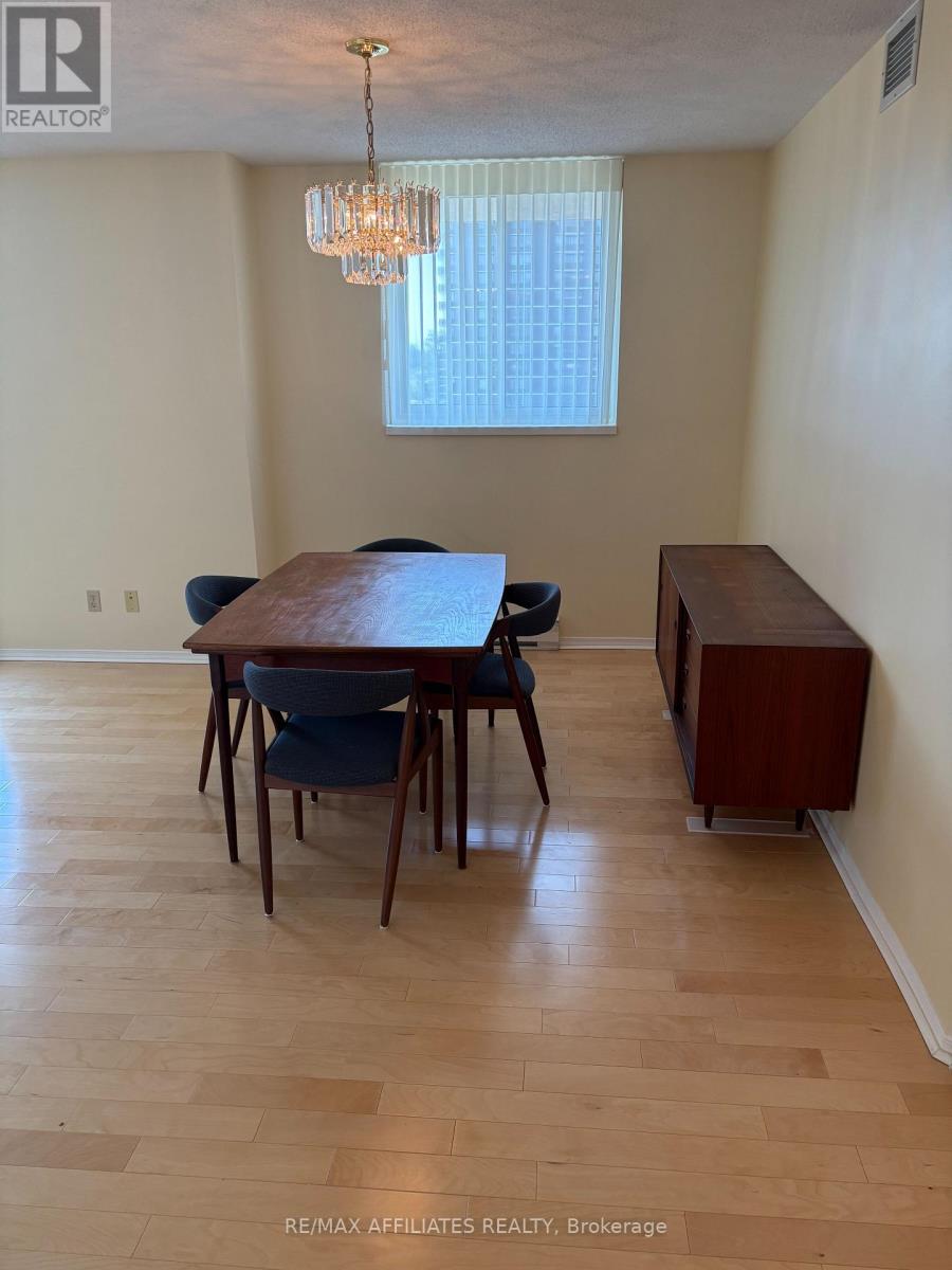 811 - 1705 Playfair Drive, Ottawa, Ontario  K1H 8P6 - Photo 7 - X12343606