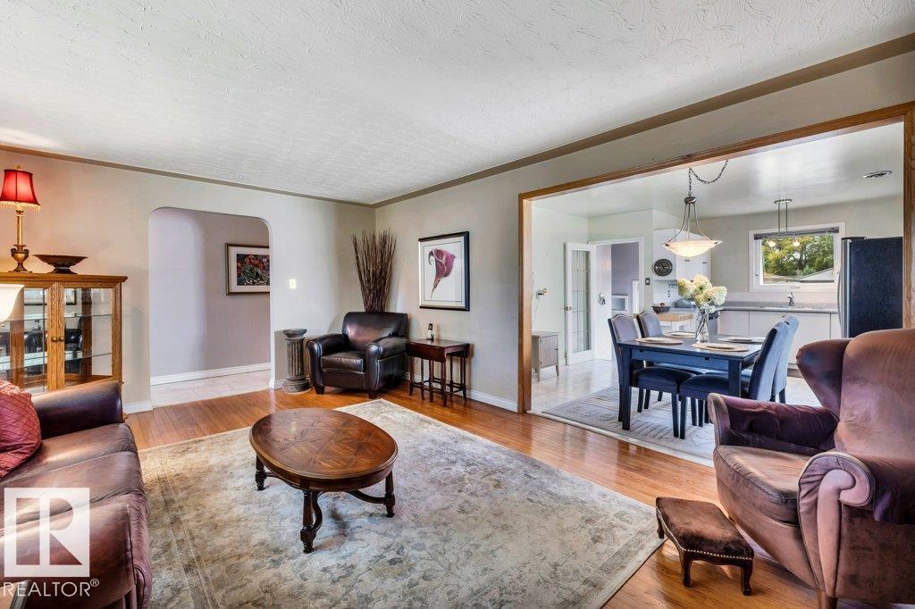 Property at 9622 79 ST NW image 3