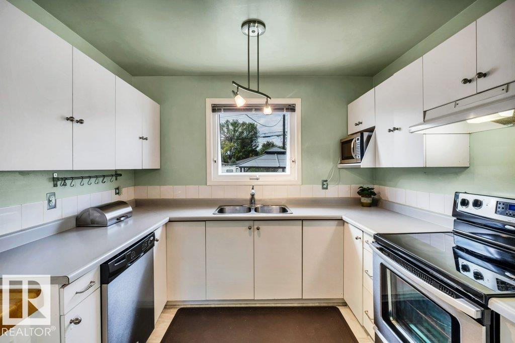 Property at 9622 79 ST NW image 4