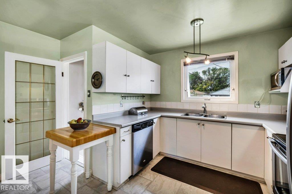 Property at 9622 79 ST NW image 5