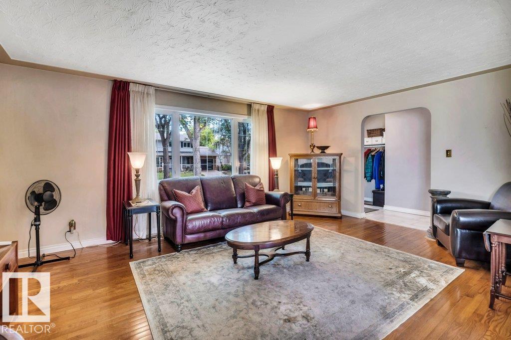 Property at 9622 79 ST NW image 1