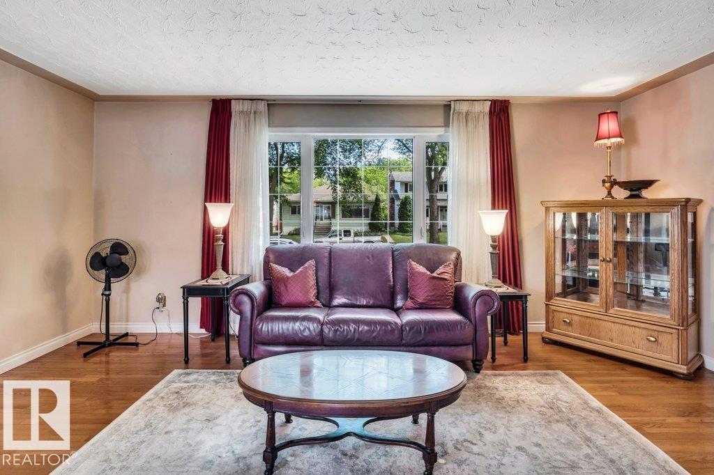 Property at 9622 79 ST NW image 2