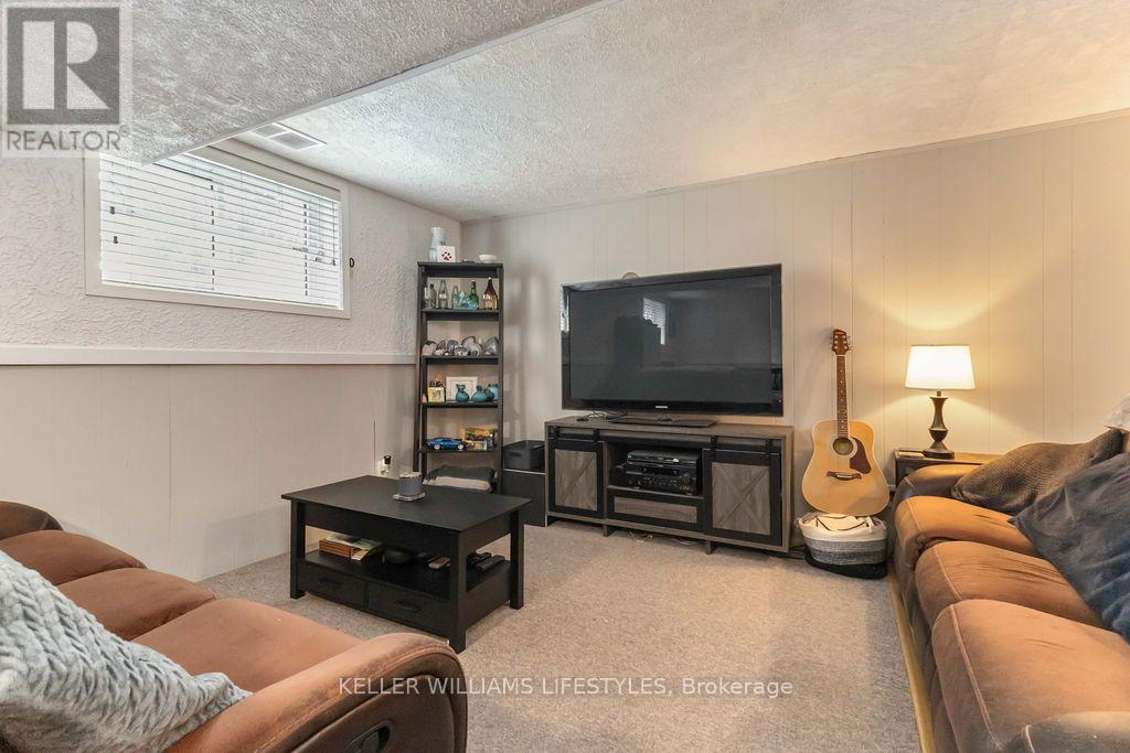 35 Surrey Crescent, London South, Ontario  N6E 1T7 - Photo 21 - X12319194