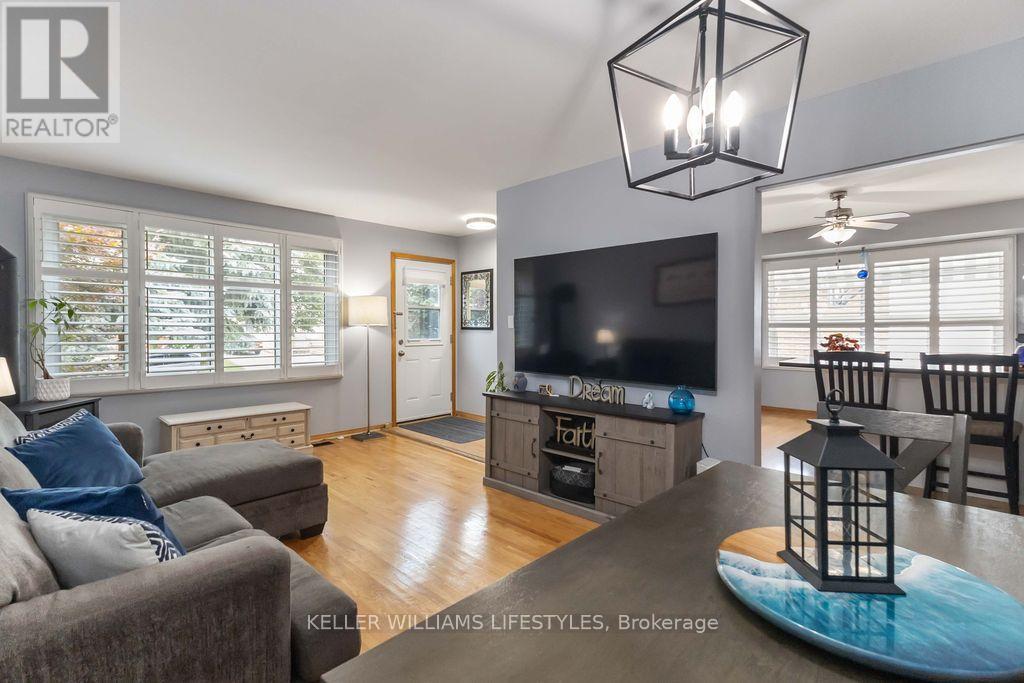 35 Surrey Crescent, London South, Ontario  N6E 1T7 - Photo 11 - X12319194