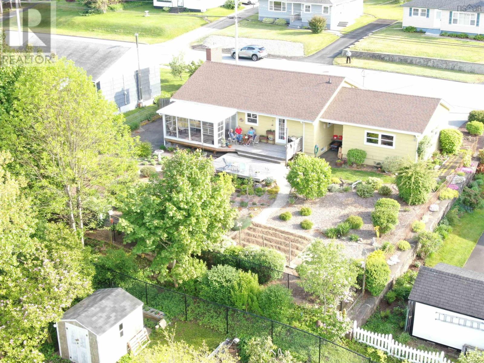 62 Hillcrest Street, Bridgewater, Nova Scotia  B4V 1S9 - Photo 4 - 202513230