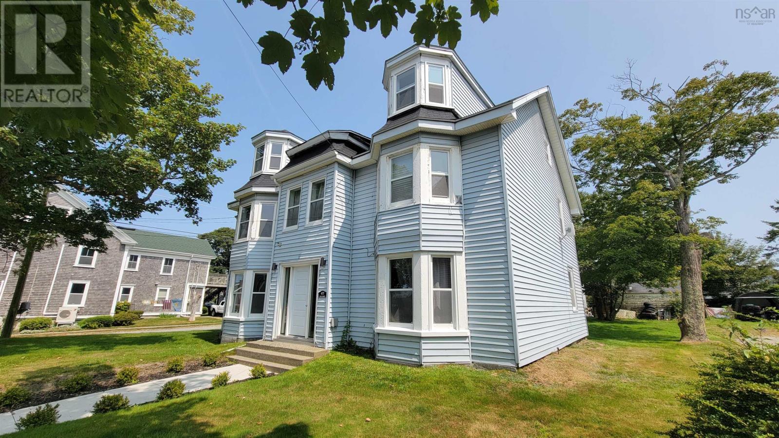 477-479 Main Street, Yarmouth, Nova Scotia  B5A 1H2 - Photo 2 - 202520527