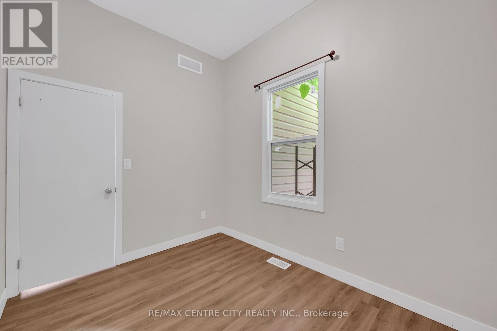 101 Hamilton Road, London East (East K), Ontario  N6B 1N2 - Photo 12 - X12343899