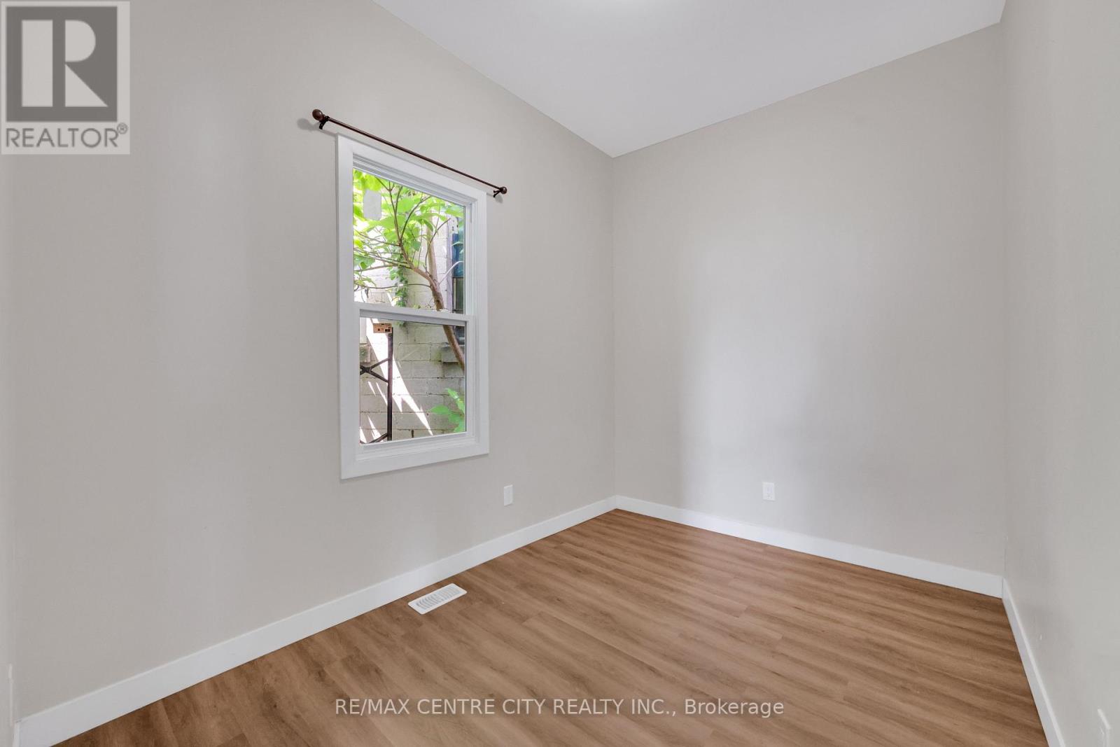 101 Hamilton Road, London East (East K), Ontario  N6B 1N2 - Photo 13 - X12343899