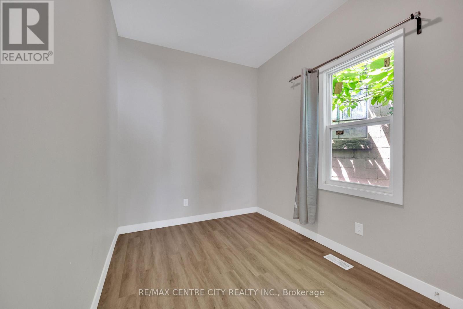 101 Hamilton Road, London East (East K), Ontario  N6B 1N2 - Photo 15 - X12343899