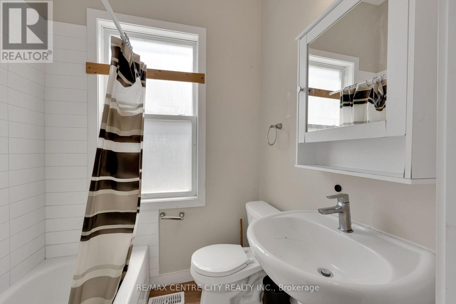 101 Hamilton Road, London East (East K), Ontario  N6B 1N2 - Photo 16 - X12343899