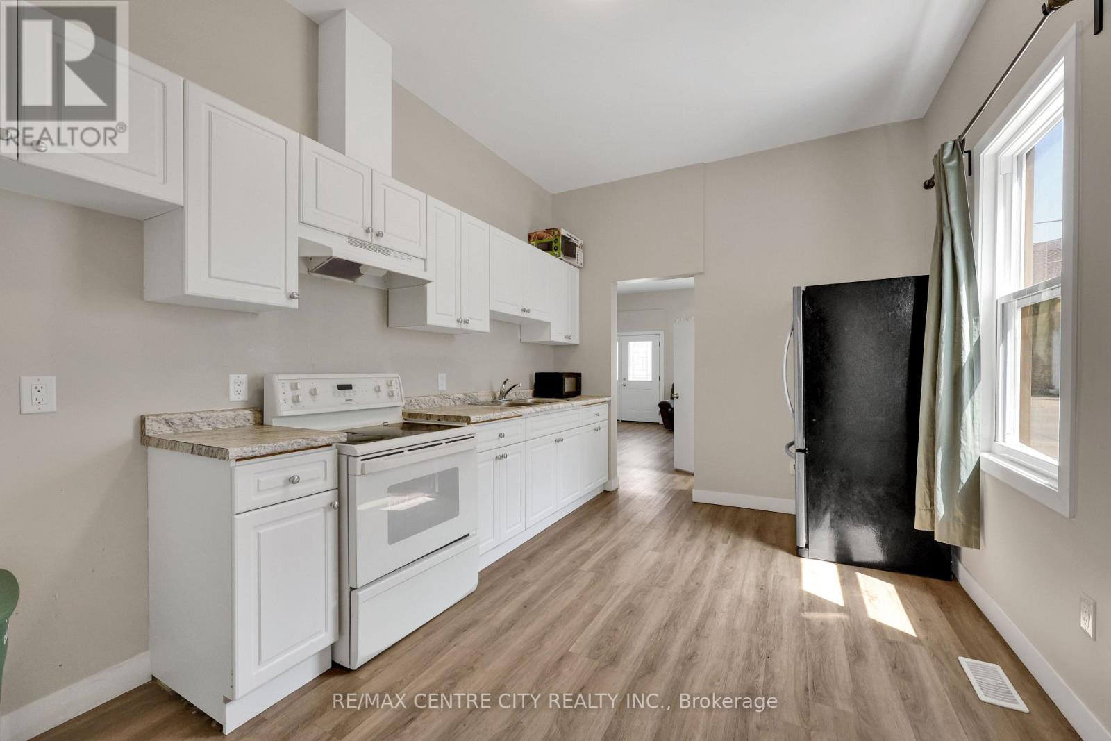 101 Hamilton Road, London East (East K), Ontario  N6B 1N2 - Photo 17 - X12343899