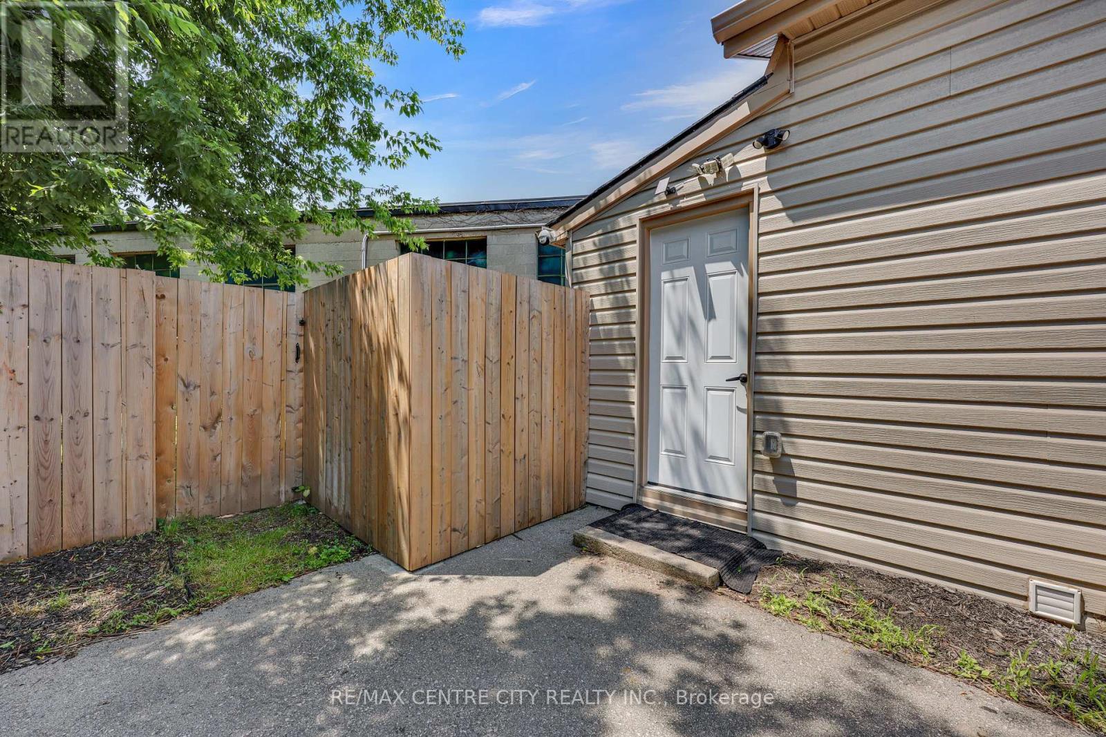 101 Hamilton Road, London East (East K), Ontario  N6B 1N2 - Photo 34 - X12343899