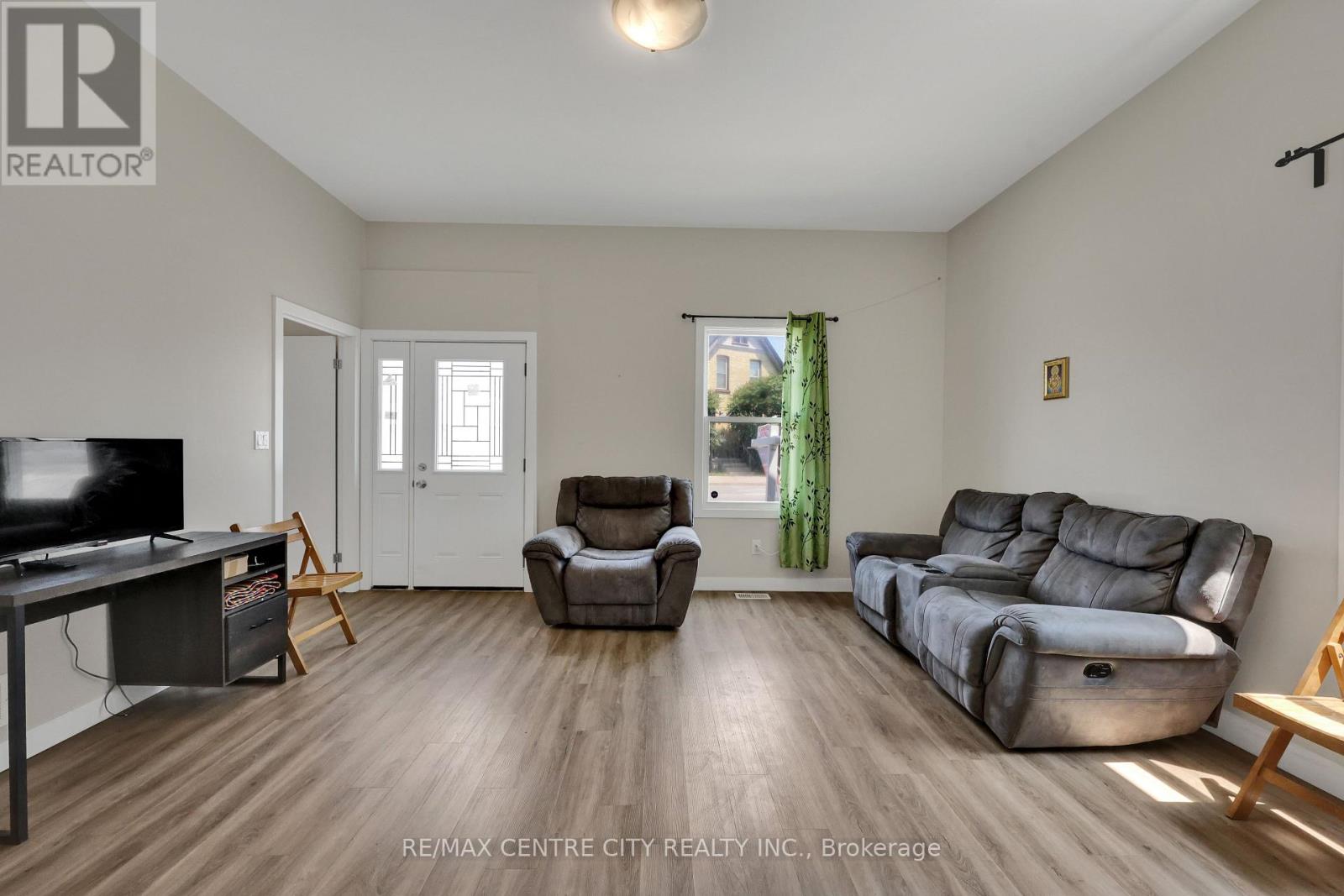 101 Hamilton Road, London East, Ontario  N6B 1N2 - Photo 3 - X12343900