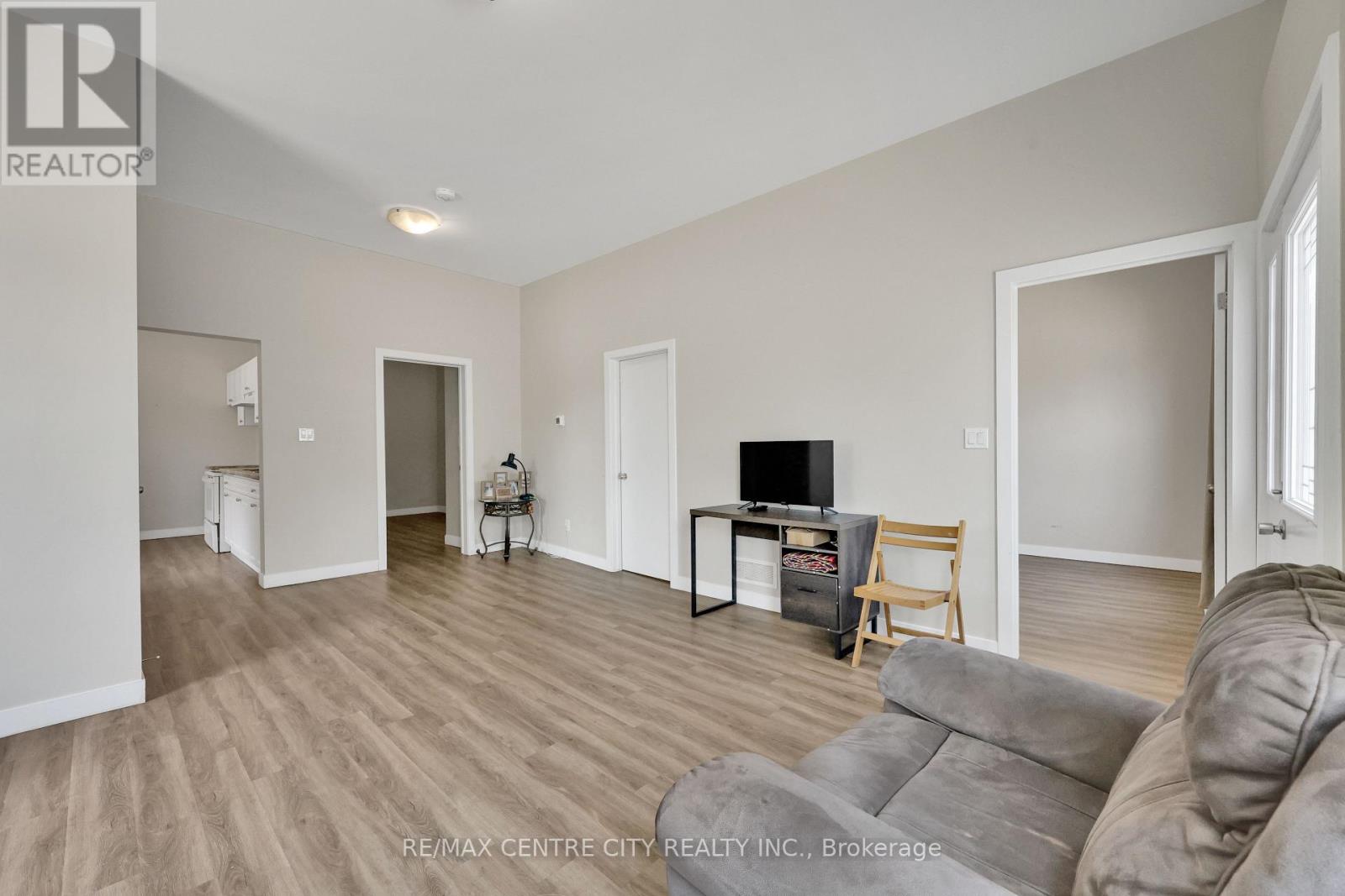 101 Hamilton Road, London East, Ontario  N6B 1N2 - Photo 5 - X12343900
