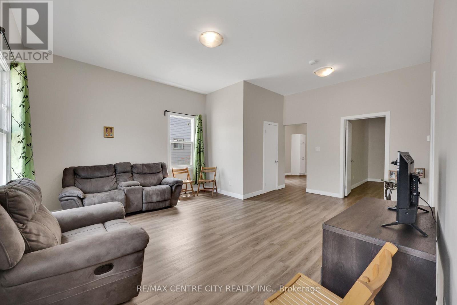 101 Hamilton Road, London East, Ontario  N6B 1N2 - Photo 6 - X12343900