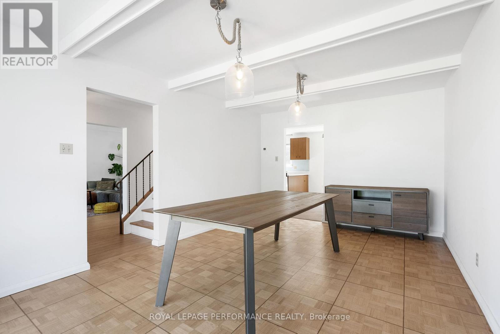 33 Woodview Crescent, Ottawa, Ontario  K1B 3B1 - Photo 10 - X12343795