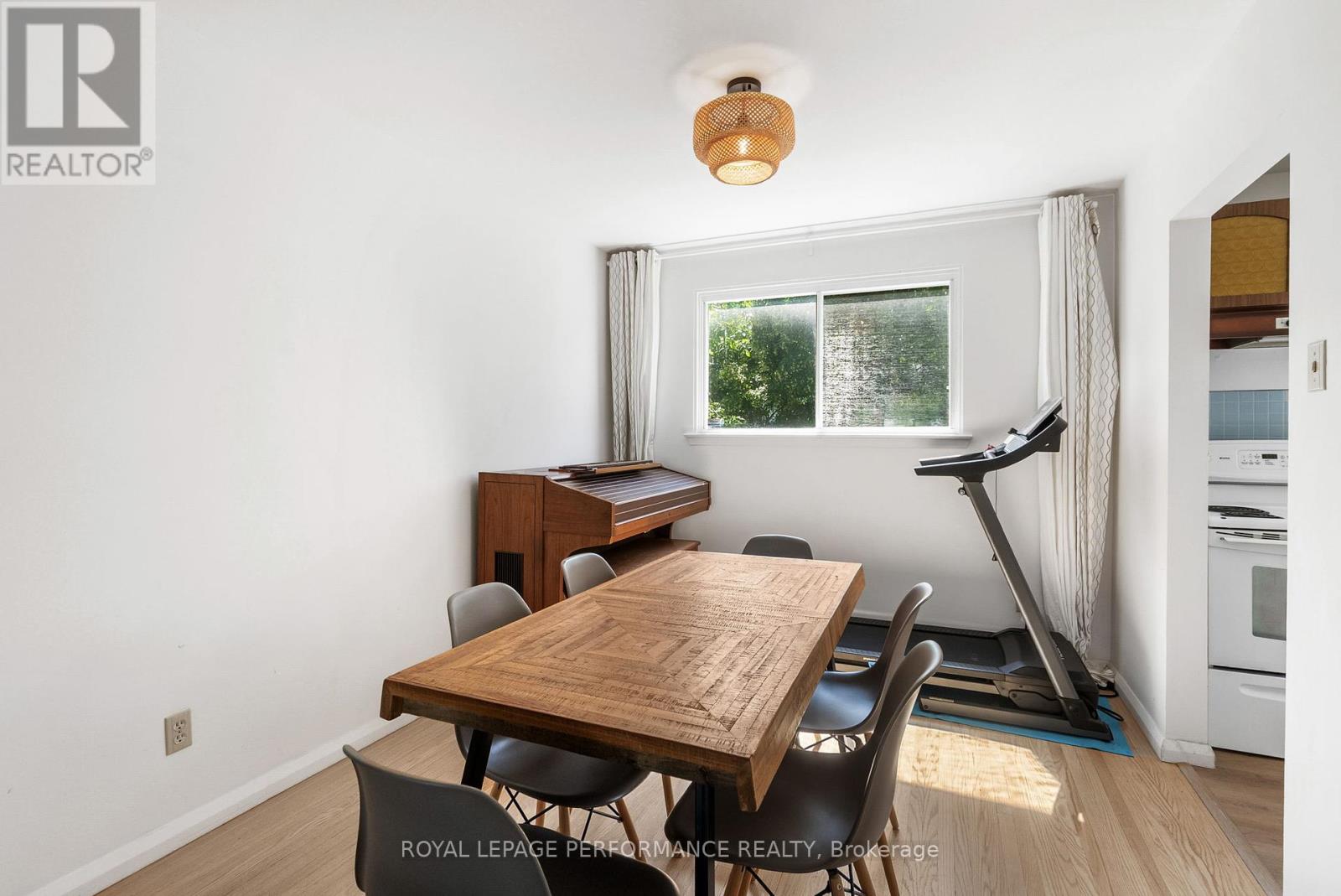 33 Woodview Crescent, Ottawa, Ontario  K1B 3B1 - Photo 14 - X12343795