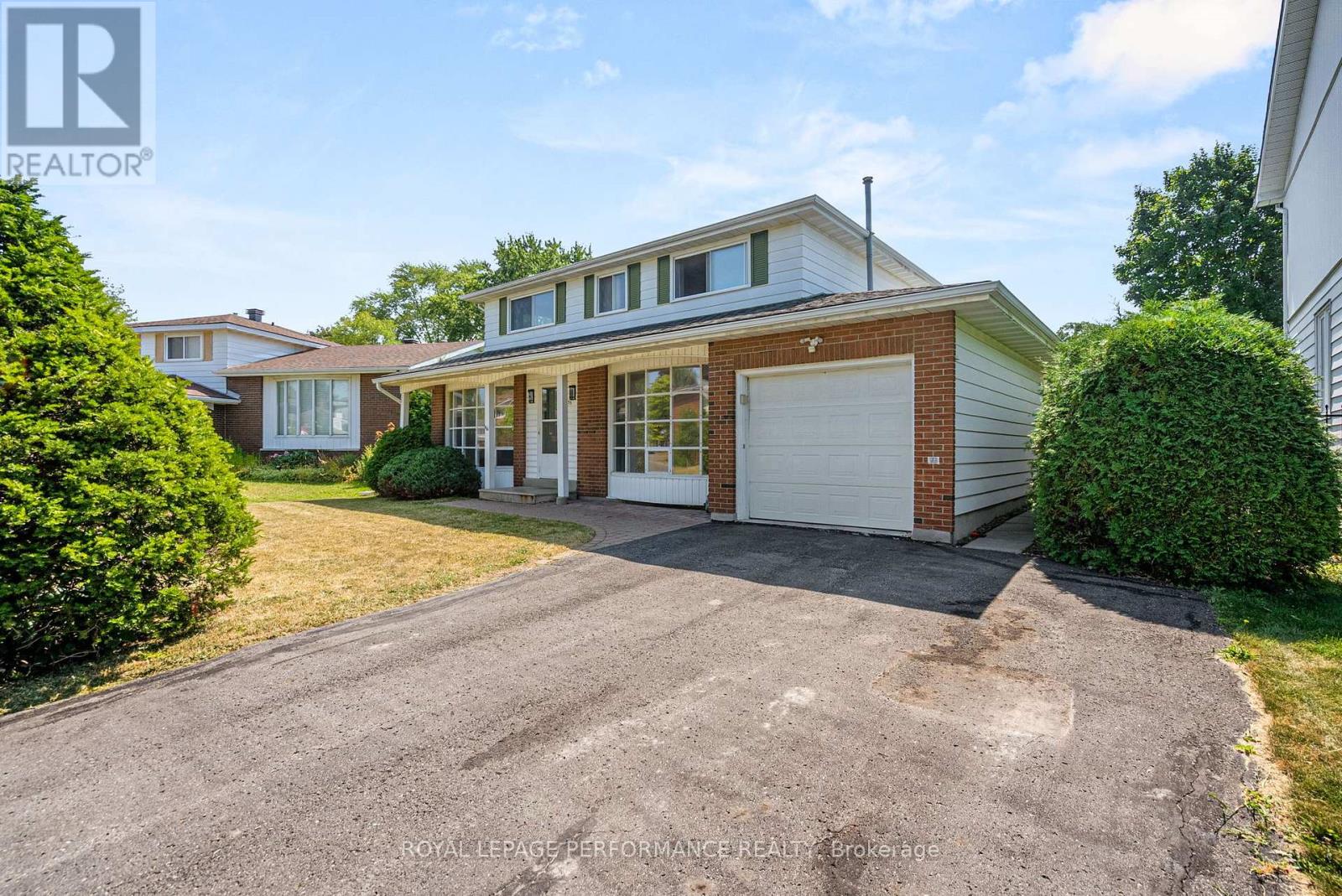 Property at 33 WOODVIEW CRESCENT image 2