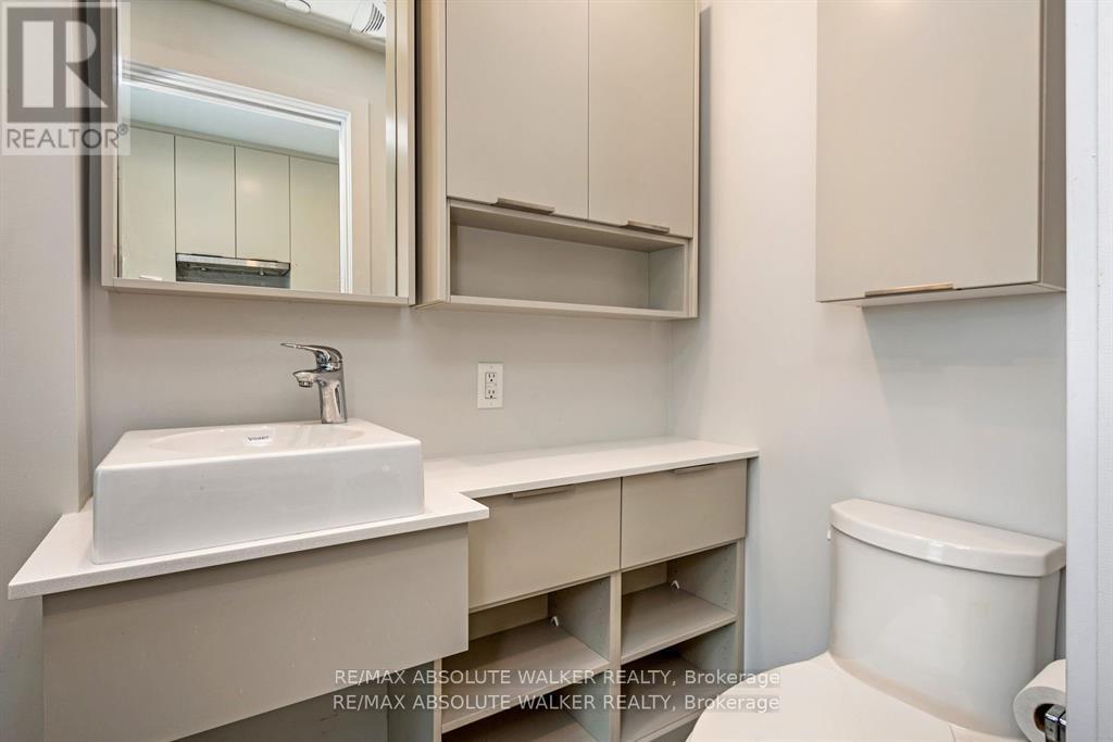 202 - 11 Des Oblats Avenue, Ottawa, Ontario  K1S 5V9 - Photo 9 - X12343799
