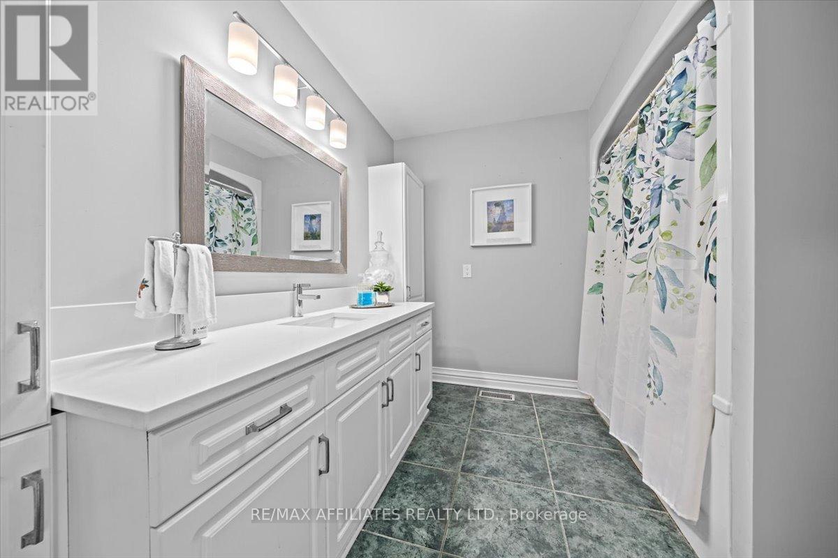 1145 Snow Street, Ottawa, Ontario  K1J 7R5 - Photo 39 - X12343828