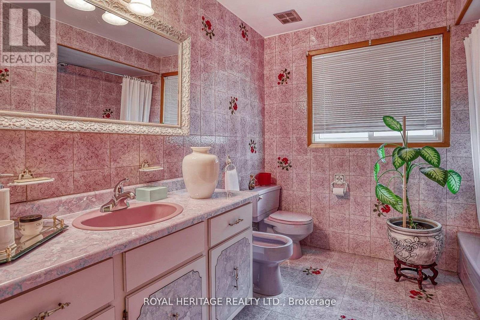 46 Garrard Road, Whitby (Blue Grass Meadows), Ontario  L1N 3K5 - Photo 14 - E12342948