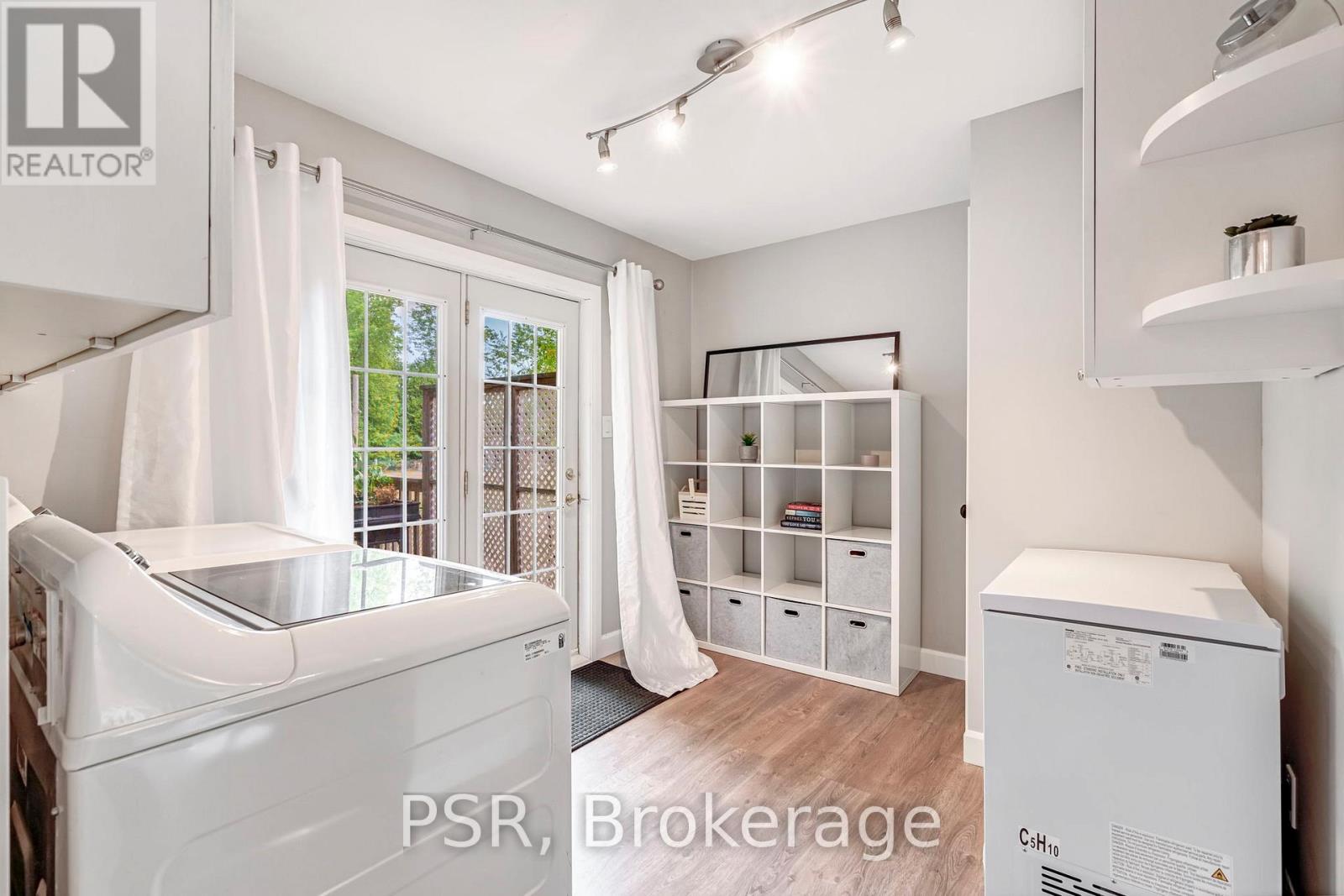 218 John Street, Clearview, Ontario  L0M 1S0 - Photo 13 - S12343746