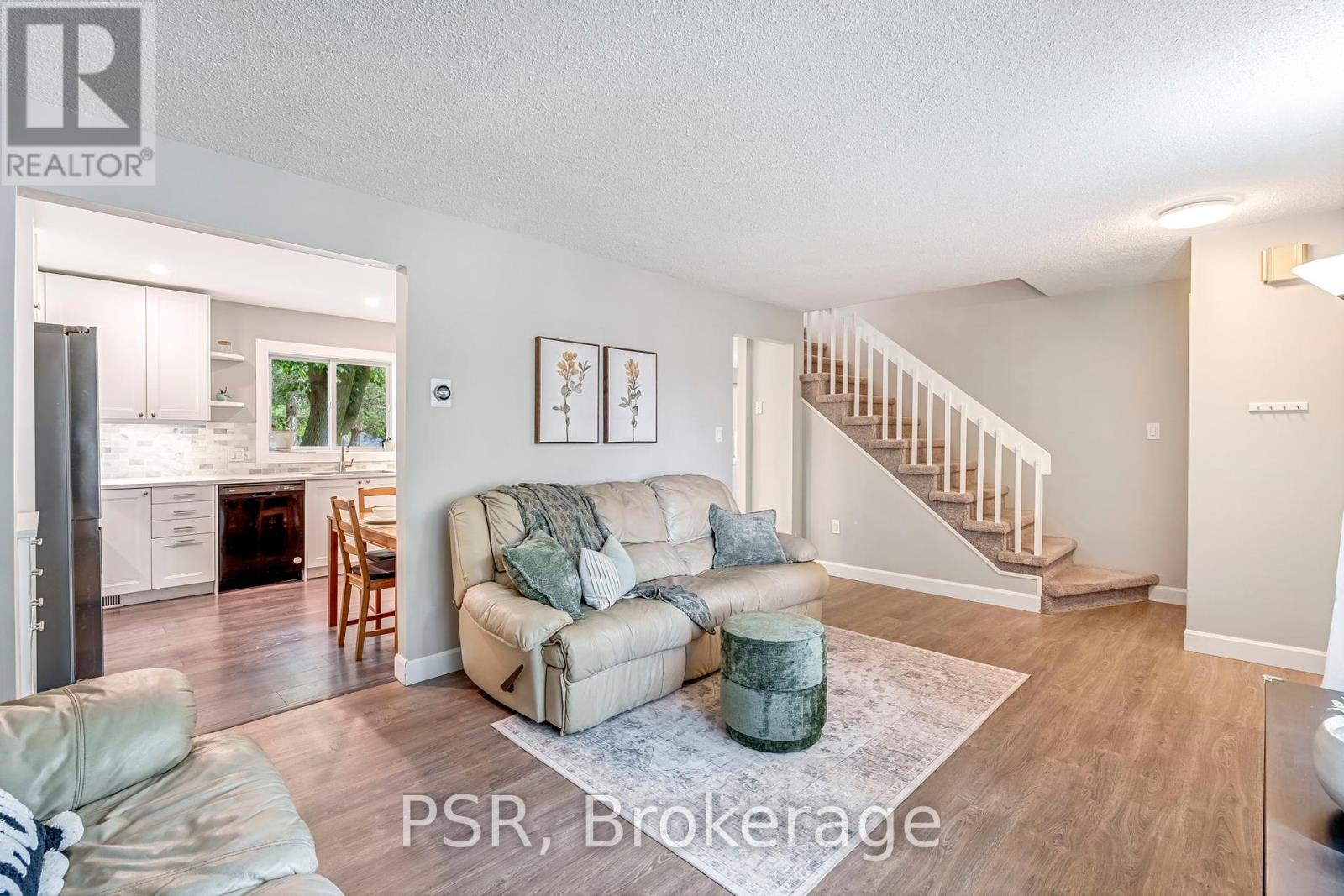 218 John Street, Clearview, Ontario  L0M 1S0 - Photo 7 - S12343746